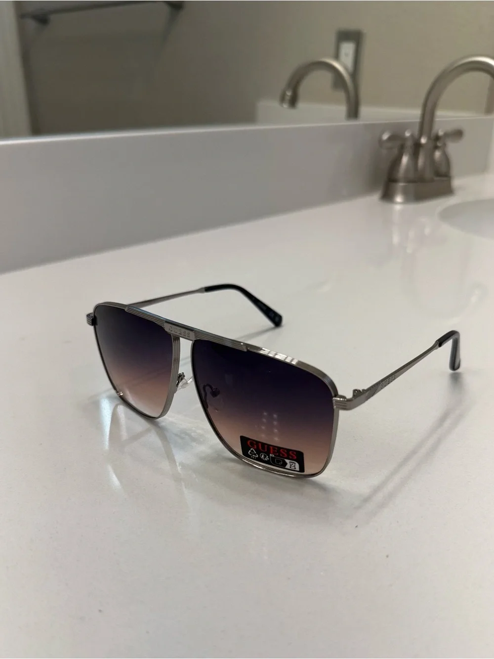 GUESS Aviator Sunglasses in GRADIENT Brown NWOT - Picture 12 of 13